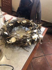 Izdelava adventnih aranžmajev v Dnevnem centru za vse generacije Straža 3